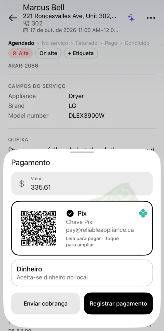 Folha de cobrança com o valor e o QR do Pix